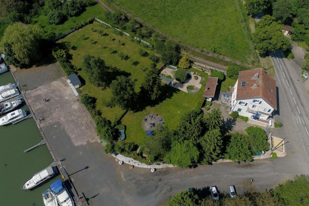 Вилла Domaine Du Port Sainte Marie Maizieres-les-Vic Экстерьер фото